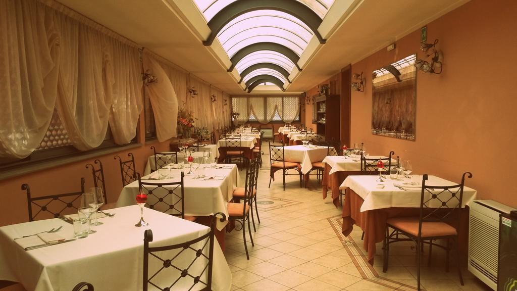 Hotel De Paris แตร์นี ภายนอก รูปภาพ
