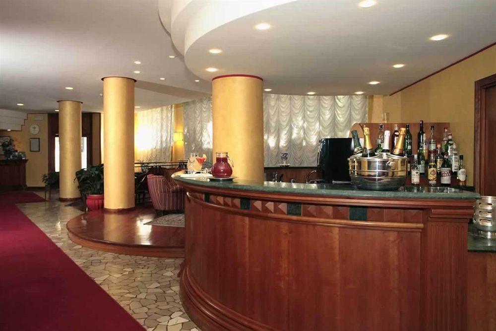 Hotel De Paris แตร์นี ภายนอก รูปภาพ