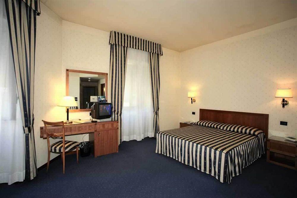 Hotel De Paris แตร์นี ภายนอก รูปภาพ