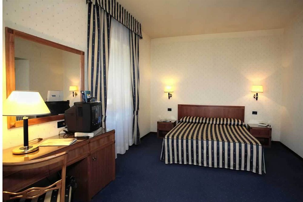 Hotel De Paris แตร์นี ภายนอก รูปภาพ