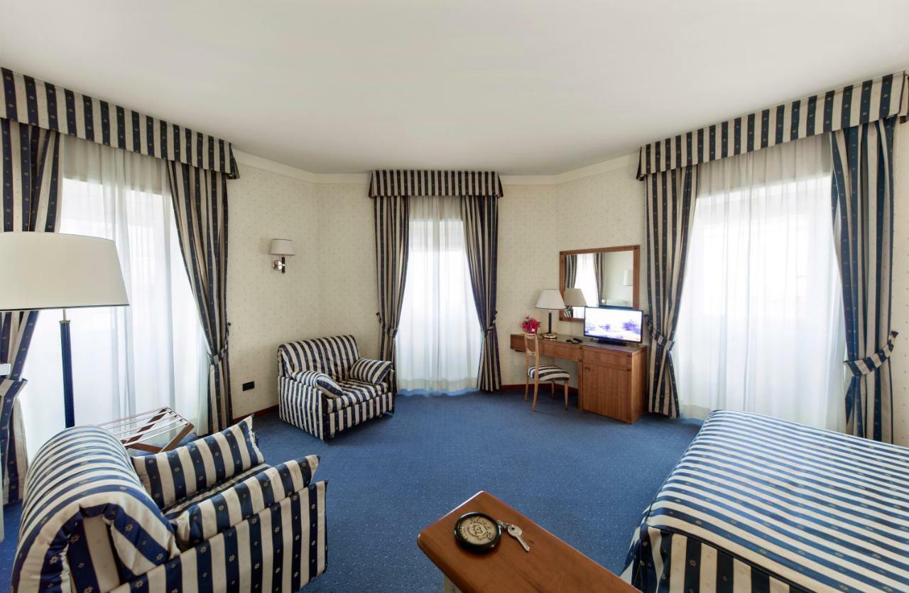 Hotel De Paris แตร์นี ภายนอก รูปภาพ