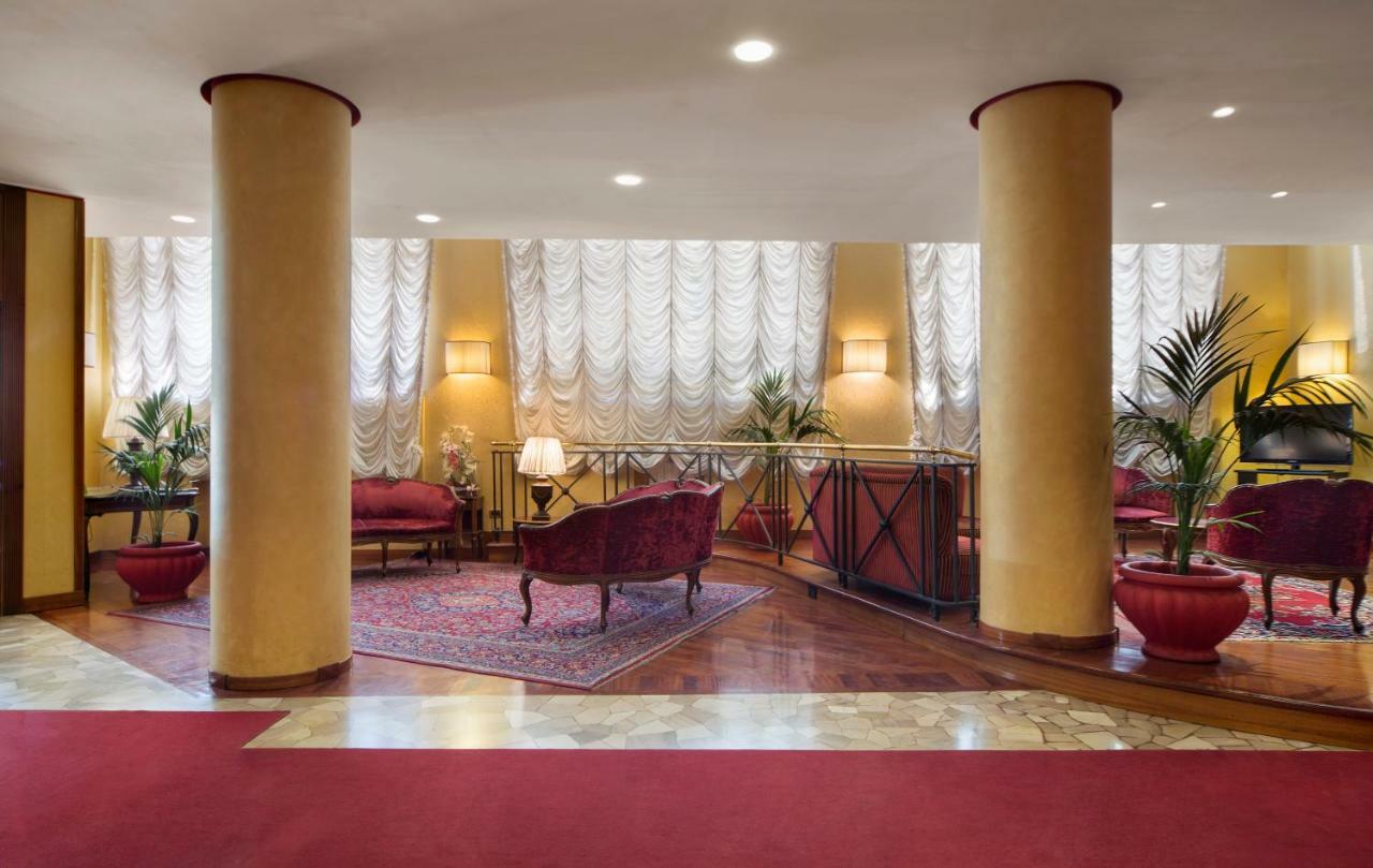 Hotel De Paris แตร์นี ภายนอก รูปภาพ
